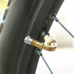 Vélo Original Adaptateur Coudé à 135 Degrés Avec Bouchon Pour Valve Schrader De Vélo -Ventes de pièces de vélo adaptateur coude a 135 degres avec bouchon pour valve schrader de velo 5