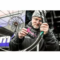 Liquide Préventif Anti-Crevaison MUC-OFF (140 Ml) -Ventes de pièces de vélo liquide preventif anti crevaison muc off 140 ml 3